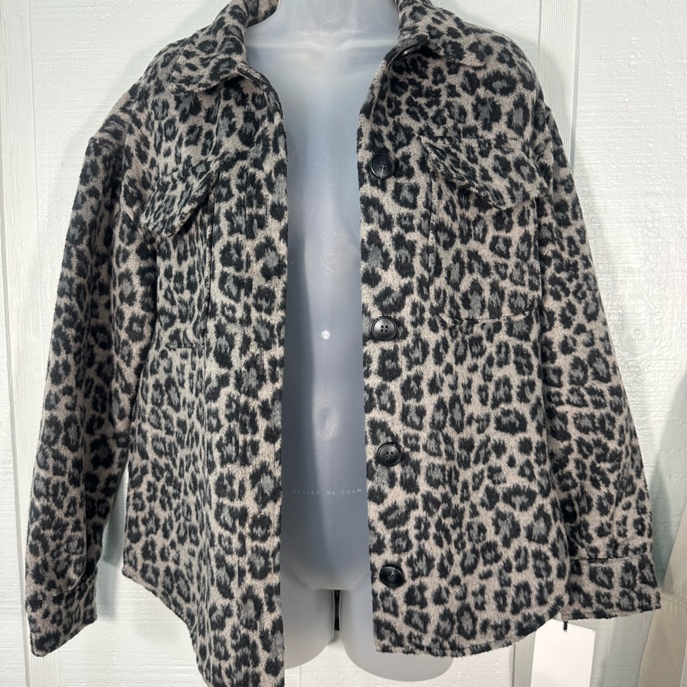 Bagatelle Gray Animal Print Wool Button Down Shacket Size XS EUC - Picture 3 of 8